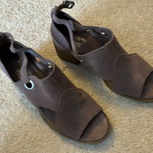 Koolaburra dusty purple suede sandals size 8.5